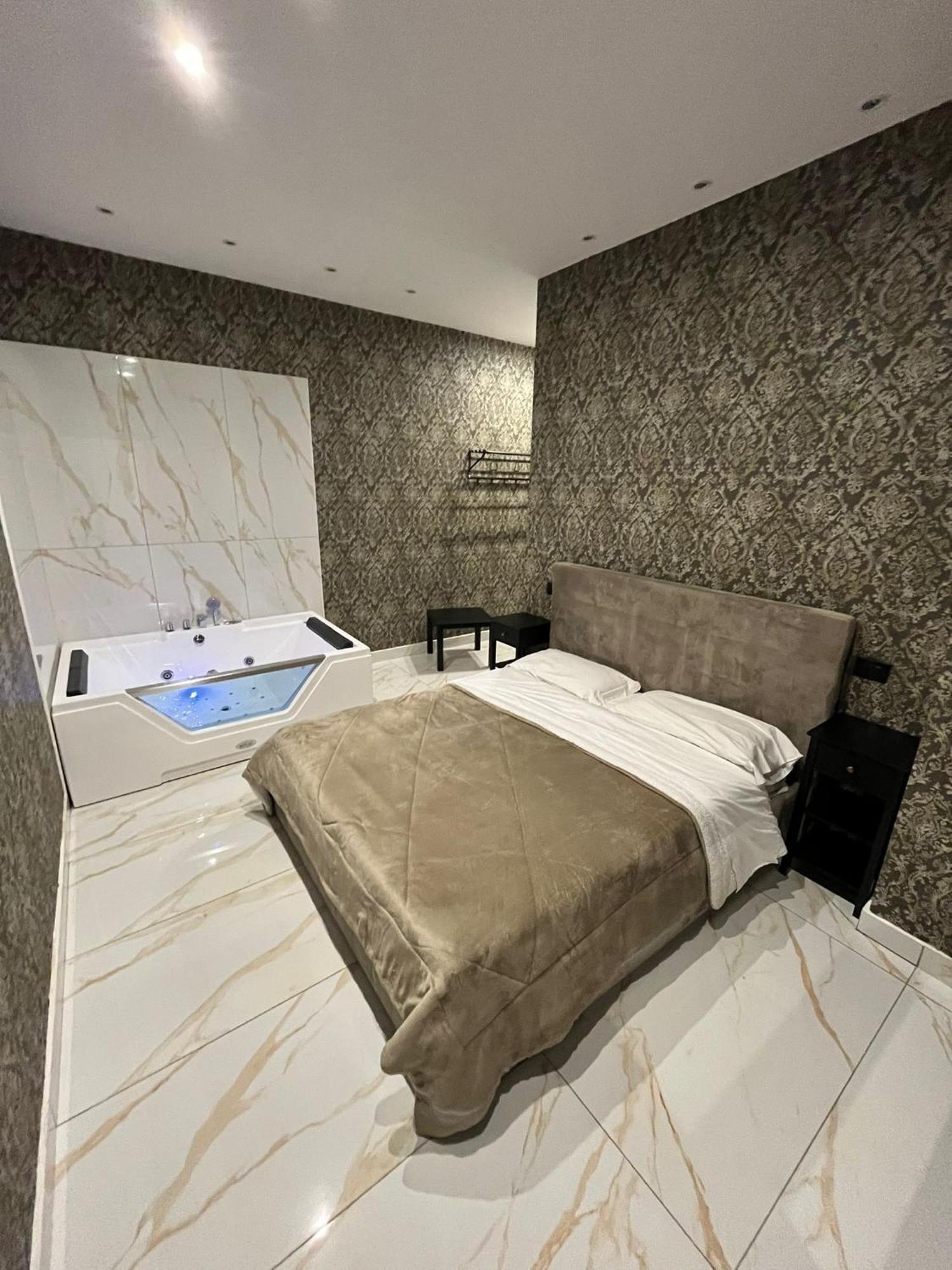 Life Hotel Casalnuovo Di Napoli Buitenkant foto