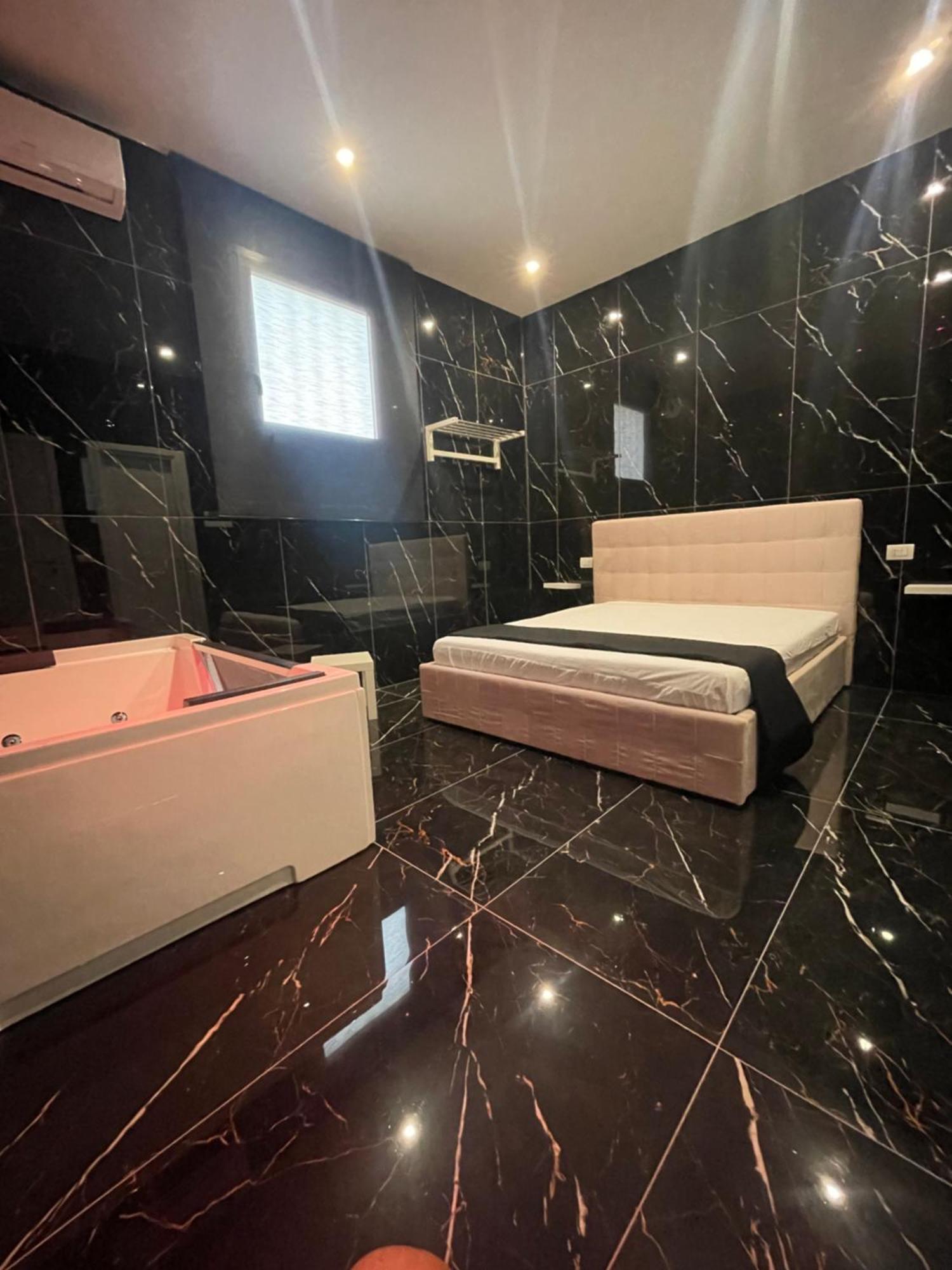 Life Hotel Casalnuovo Di Napoli Buitenkant foto